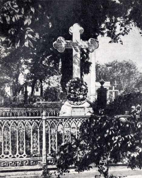 Памятник на могиле К. Д. Ушинского