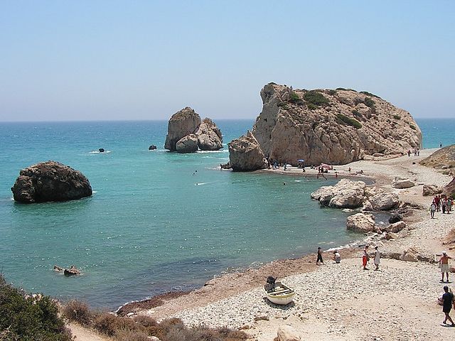 https://en.wikipedia.org/wiki/Climate_of_Cyprus#/media/File:Aphrodites_Rock.jpg