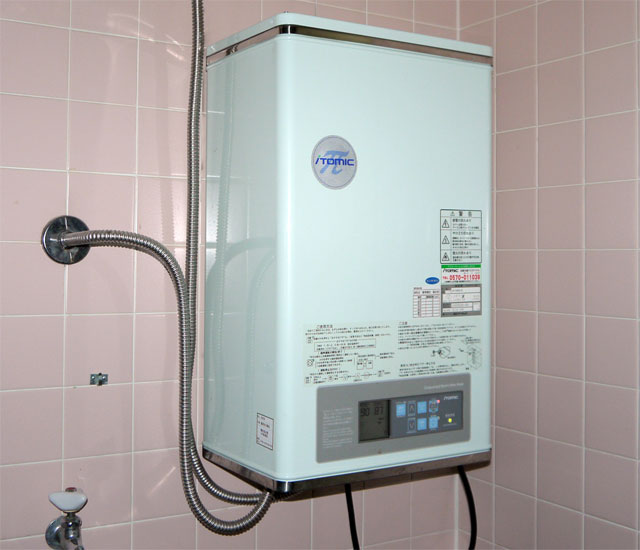    : https://upload.wikimedia.org/wikipedia/commons/3/36/Japanese_Electric_Water_Heater.jpg