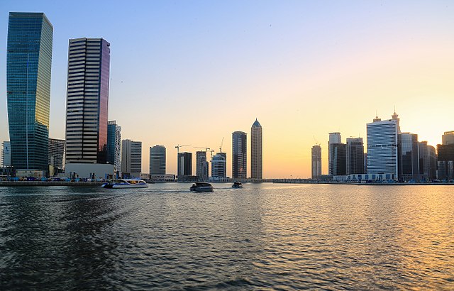     : https://en.wikipedia.org/wiki/Dubai#/media/File:Dubai_Water_Canal_Business_Bay.jpg