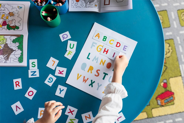 https://ru.freepik.com/free-photo/top-view-kid-learning-letters-kindergarten_25128776.htm#fromView=search&page=1&position=9&uuid=363c132d-9d04-468a-a3b6-5c289a7327cd