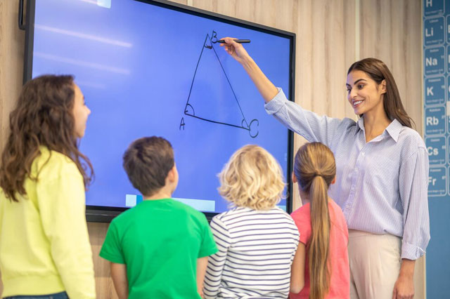   - https://img.freepik.com/free-photo/woman-drawing-showing-triangle-blackboard-children_259150-60360.jpg?t=st=1743795960~exp=1743799560~hmac=7eca438bbdb6830dc68e5117a2c2bfe9fe98183242166b9f650843e1a1de1f96&w=996