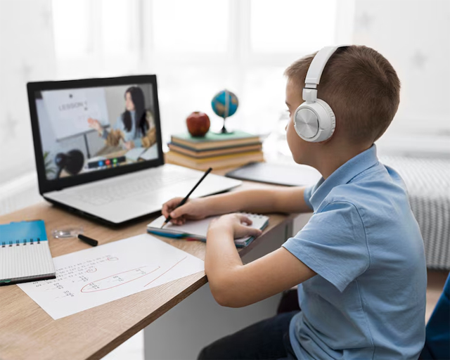 https://ru.freepik.com/free-photo/medium-shot-kid-taking-notes_12977110.htm#fromView=search&page=1&position=0&uuid=fad8505e-ddbe-47bd-af24-f85f3a9fe5ba&query=%D0%B4%D0%B8%D1%81%D1%82%D0%B0%D0%BD%D1%86%D0%B8%D0%BE%D0%BD%D0%BD%D1%8B%D0%B5+%D1%83%D1%80%D0%BE%D0%BA%D0%B8