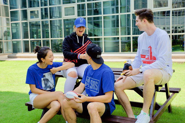        , , 2017  - https://upload.wikimedia.org/wikipedia/commons/thumb/1/19/High_school_students%2C_SAS_Pudong.jpg/1024px-High_school_students%2C_SAS_Pudong.jpg