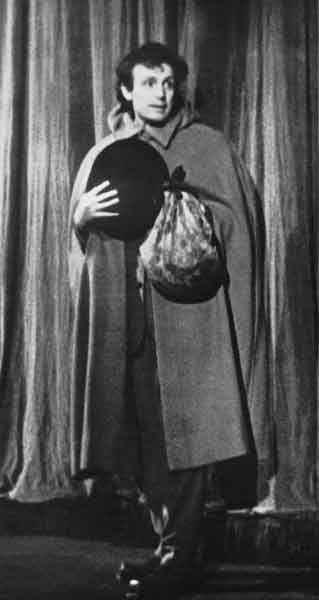     (, 1957) - https://upload.wikimedia.org/wikipedia/ru/e/ef/Smoktunovsky_Myshkin.jpg