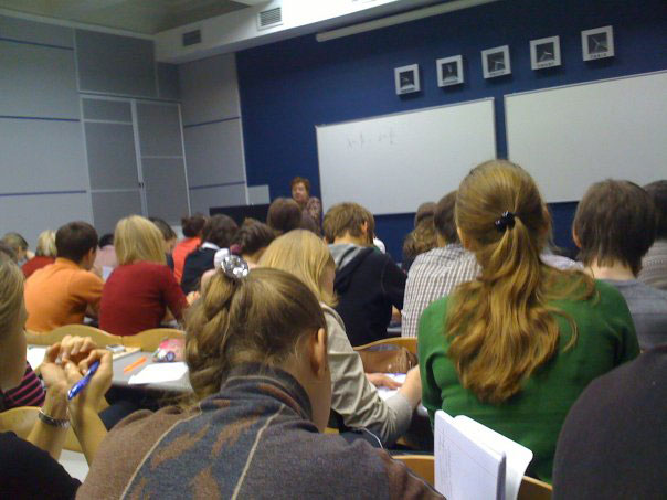    - https://upload.wikimedia.org/wikipedia/commons/0/01/USU_economics_department_lecture.jpg