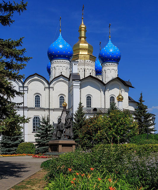     - https://upload.wikimedia.org/wikipedia/commons/thumb/b/b5/Kazan_Kremlin_Annunciation_Cathedral_08-2016.jpg/800px-Kazan_Kremlin_Annunciation_Cathedral_08-2016.jpg