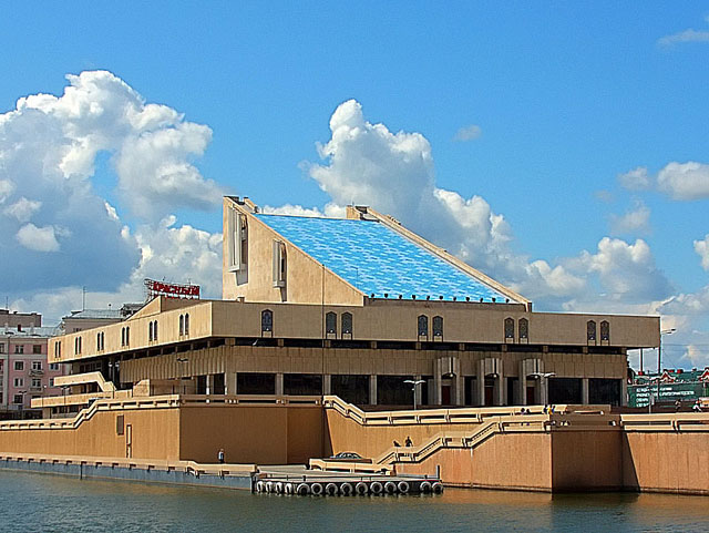        - https://upload.wikimedia.org/wikipedia/commons/7/71/__.jpg