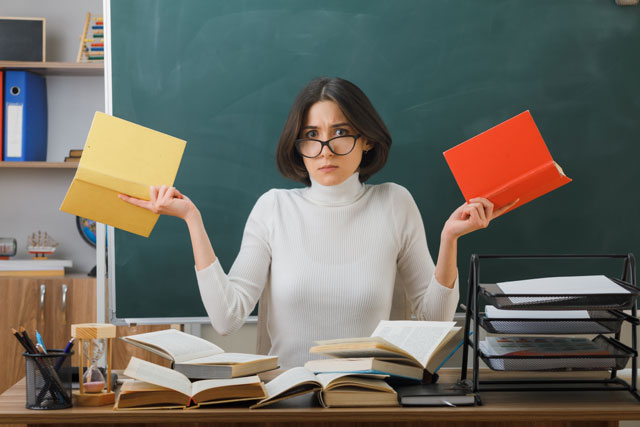      - https://ru.freepik.com/free-photo/confused-looking-camera-young-female-teacher-wearing-glasses-holding-books-sitting-desk-with-school-tools-classroom_28148254.htm#fromView=search&page=1&position=41&uuid=59fe6d37-515a-4c1a-a200-3b01c8c80ffe&query=%D0%BA%D1%83%D1%80%D1%81%D0%BE%D0%B2%D0%B0%D1%8F+%D1%80%D0%B0%D0%B1%D0%BE%D1%82%D0%B0+%D0%BF%D0%BE+%D0%BF%D0%B5%D0%B4%D0%B0%D0%B3%D0%BE%D0%B3%D0%B8%D0%BA%D0%B5