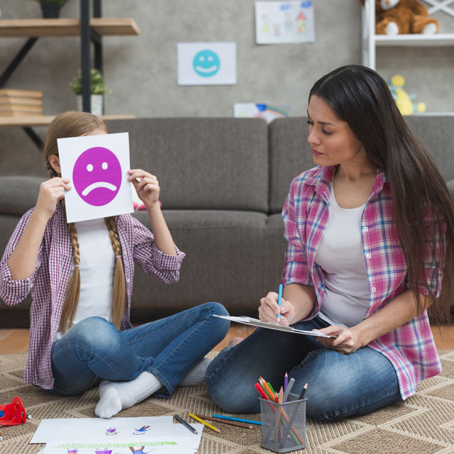 ������� �������-�������� - https://ru.freepik.com/free-photo/female-psychologist-taking-notes-looking-girl-covering-her-face-with-sad-emotion-card_3730643.htm#fromView=search&page=1&position=20&uuid=13dbfb81-722a-4ede-816d-bcb372cf7930&query=%D0%B4%D0%B5%D1%82%D1%81%D0%BA%D0%B8%D0%B9+%D0%BF%D1%81%D0%B8%D1%85%D0%BE%D0%BB%D0%BE%D0%B3