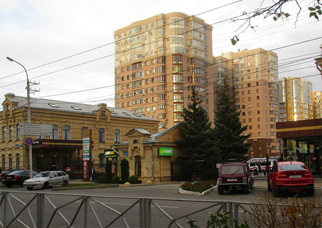 ��������: https://upload.wikimedia.org/wikipedia/commons/8/81/Strizhament_plant_and_Alexandrovski_park.jpg